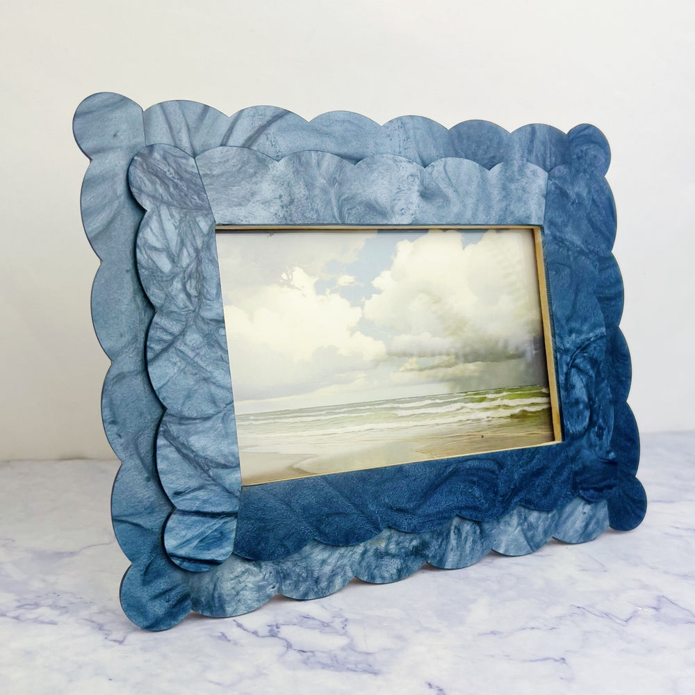 Scalloped 4 x 6 Frame with Stand