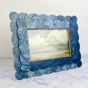 Scalloped 4 x 6 Frame with Stand