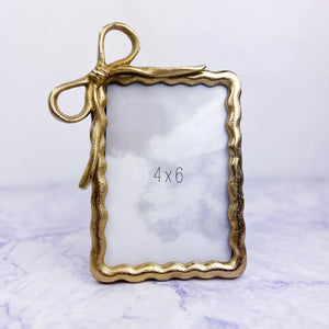 Metal Ribbon Picture Frame