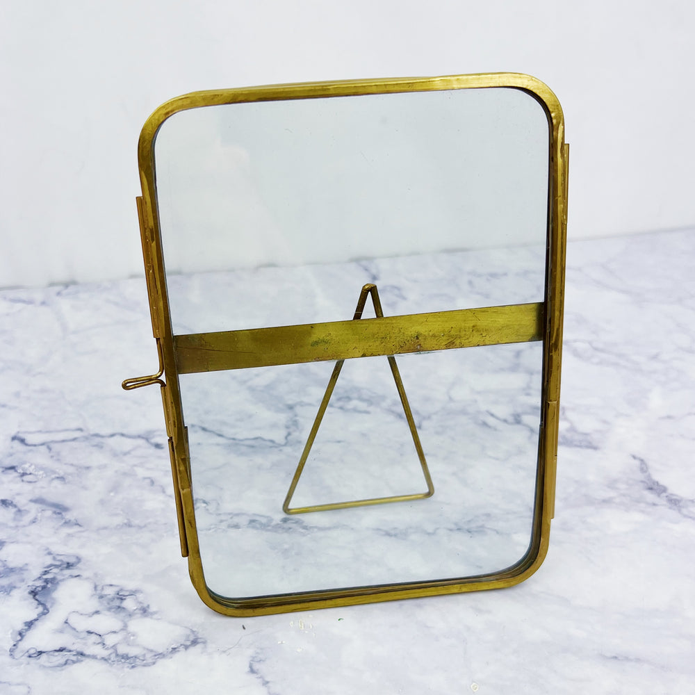 Gold Round 5 x 7 Frame with Stand