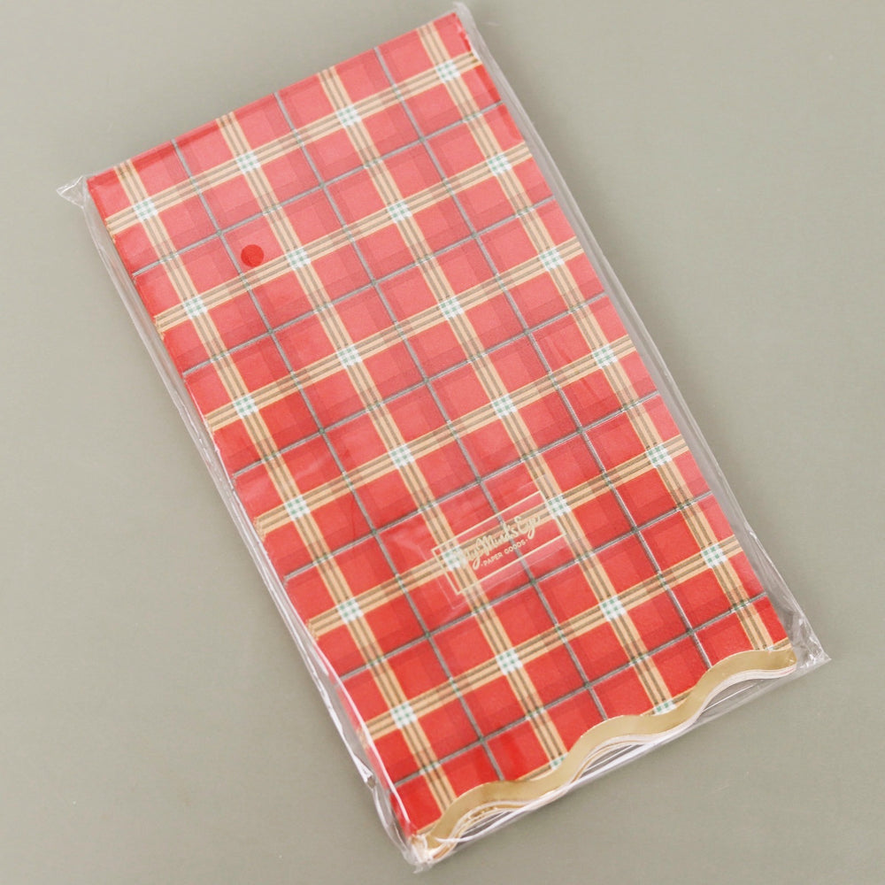 Red Plaid Scalloped Napkin Set
