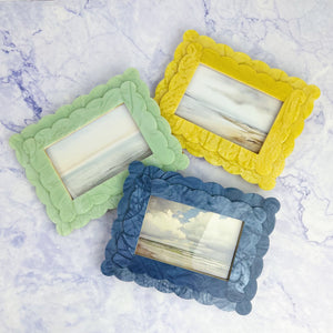 Scalloped 4 x 6 Frame with Stand