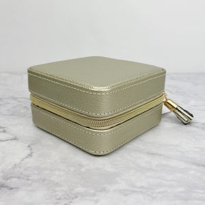 
                
                    Load image into Gallery viewer, Leah Gold Leather Jewelry Case
                
            