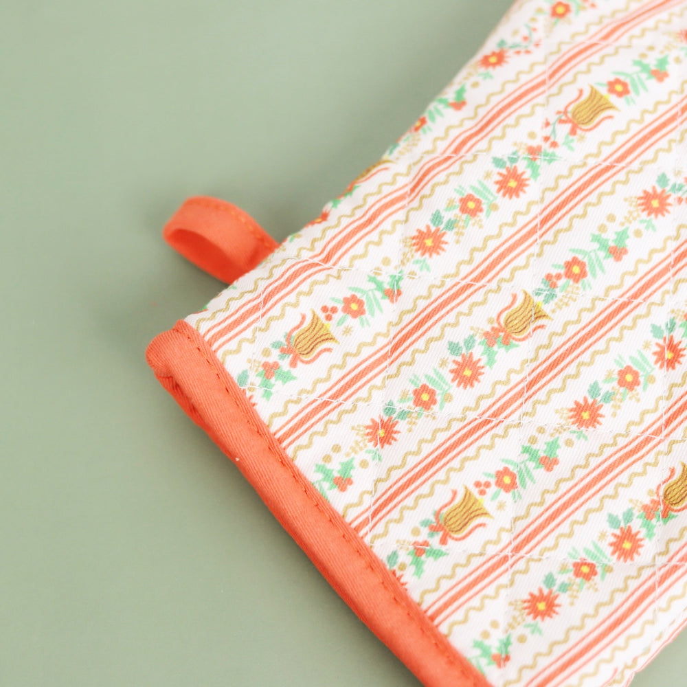 Holly Jolly Oven Mitt