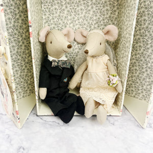 Wedding Mice in Box