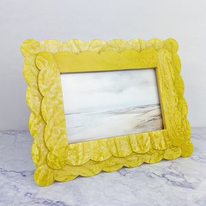 Scalloped 4 x 6 Frame with Stand