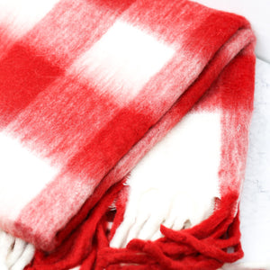 Red and White Plaid Chunky Throw