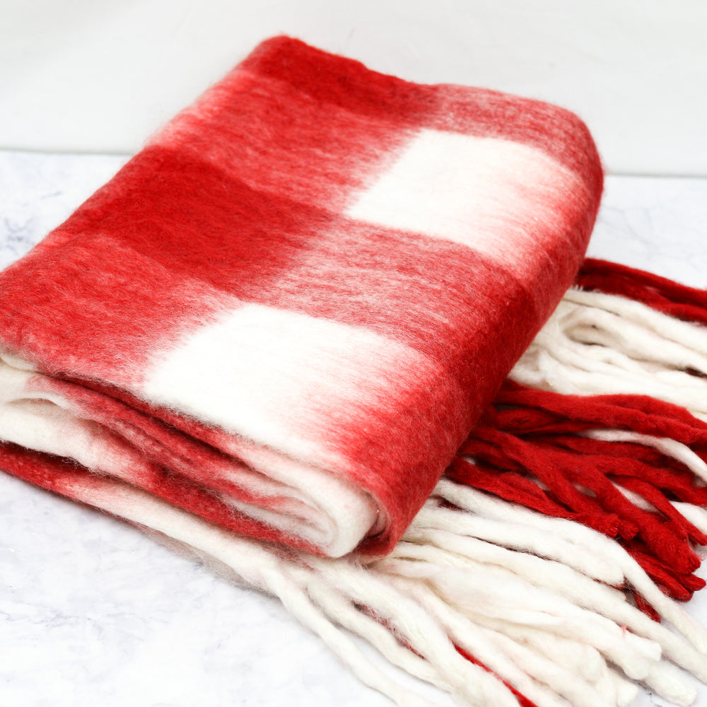 Red and White Plaid Chunky Throw