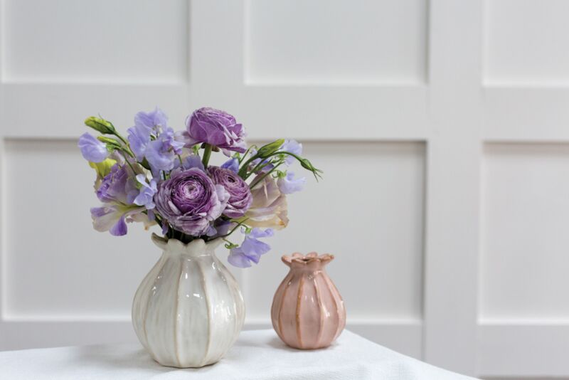 
                
                    Load image into Gallery viewer, Cream Flower Vase
                
            