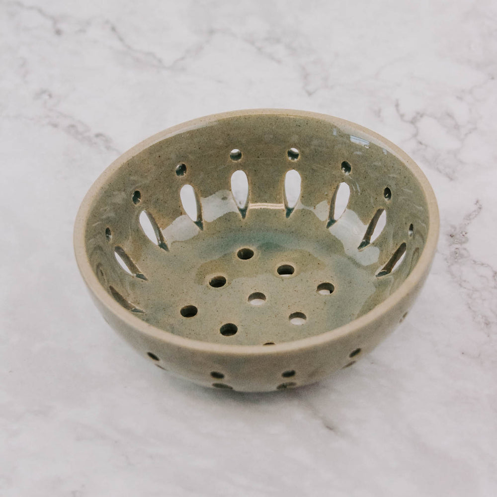 
                
                    Load image into Gallery viewer, Shallow Stoneware Berry Colander
                
            