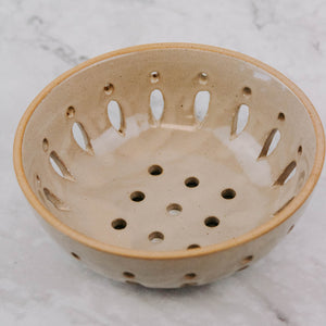 
                
                    Load image into Gallery viewer, Shallow Stoneware Berry Colander
                
            